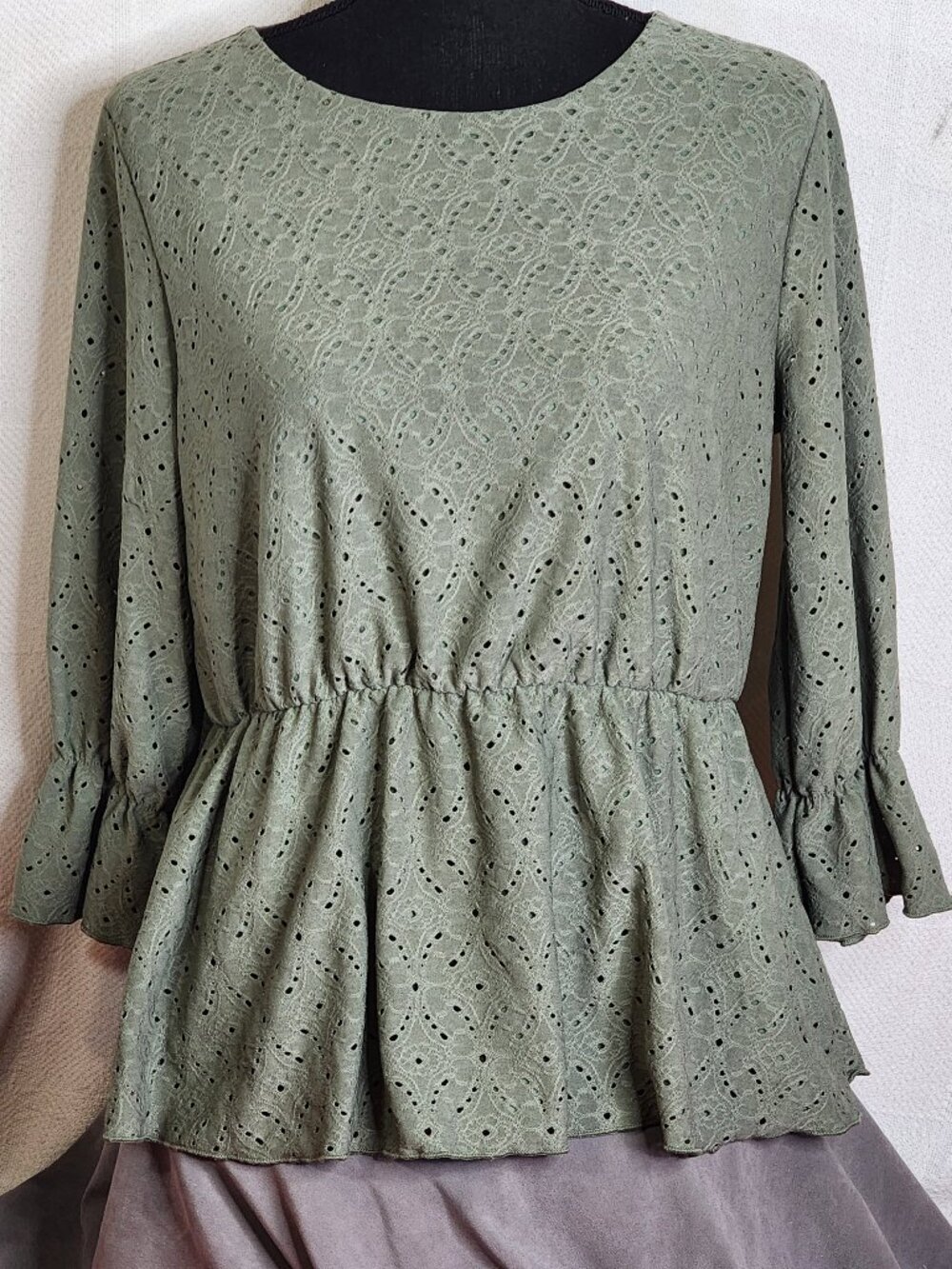 Vanilla Bay Sage Green Eyelet Fully Lined Poly Span Trumpet LS Peplum Top Size L